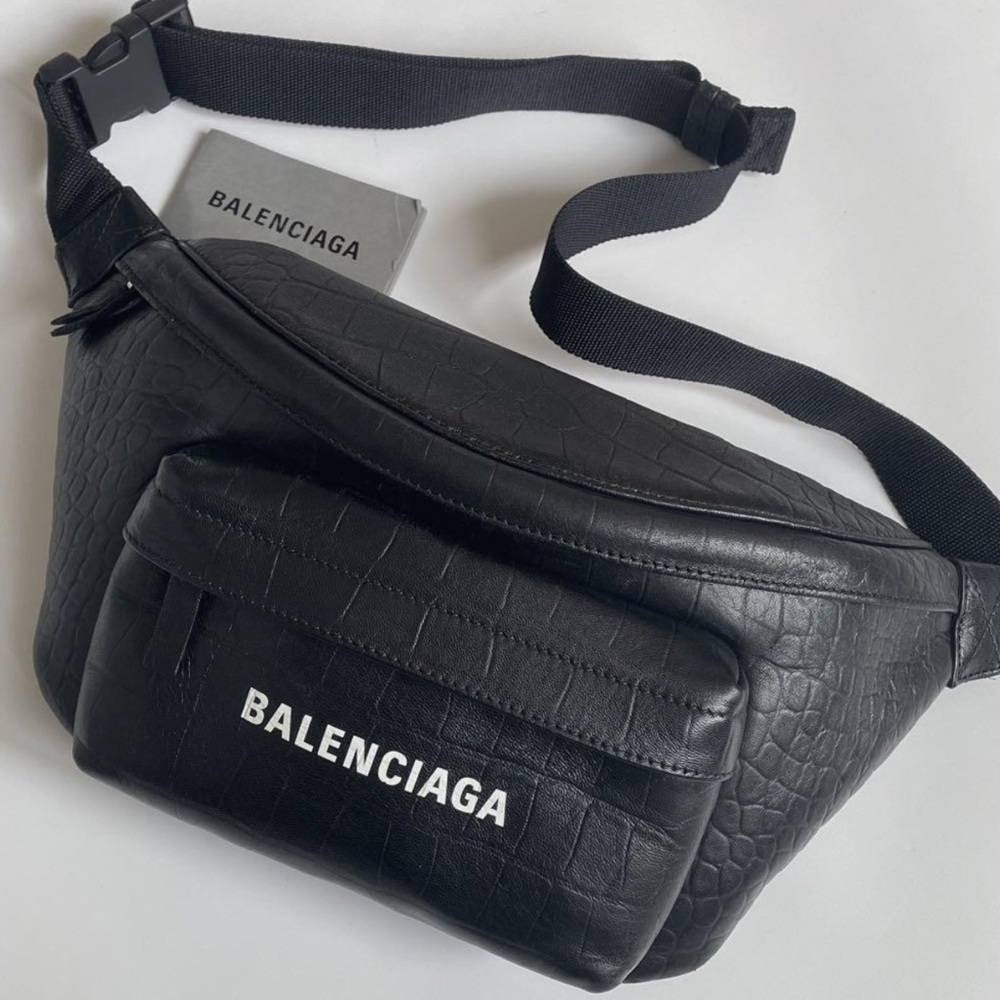 Balenciaga Everyday Belt Bag Body Bag Croc Calf Leather Black Me